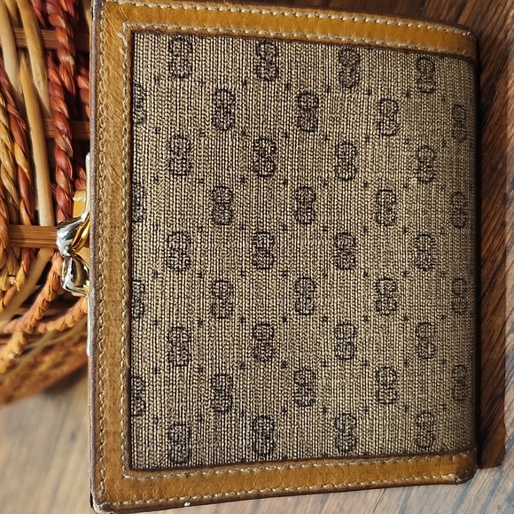 Gucci Micro GG Bi-Fold Wallet - Picture 2 of 14